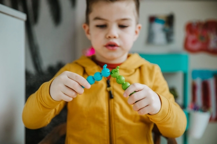 Three flexible caterpillars you must “squeeze” inside