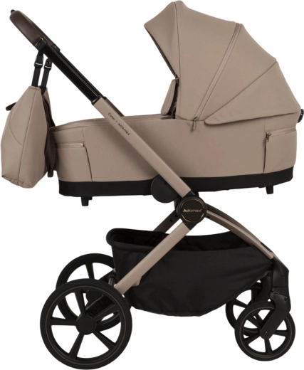 Foldable carrycot for easy traveling