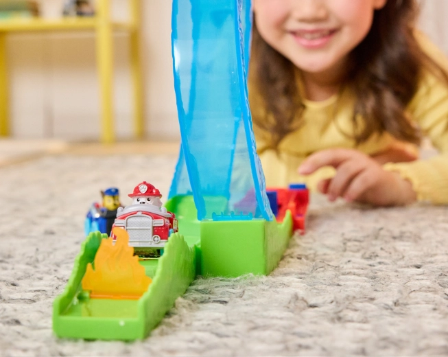 Play obstacles and foldable “flames”