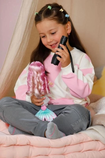 Magisch UV-effect: haar verandert van kleur in de zon