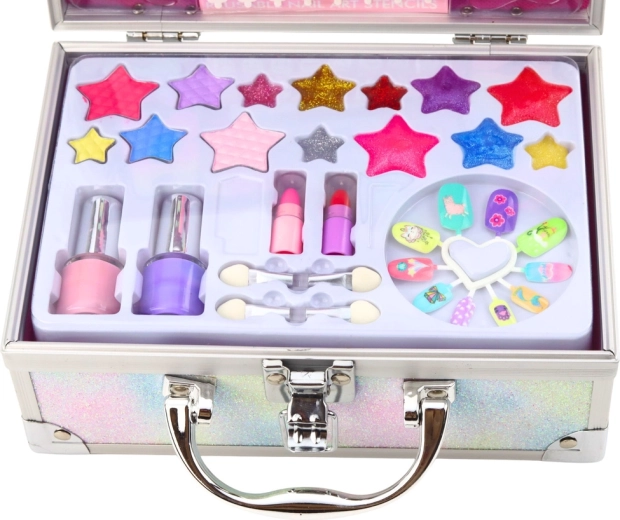 Everything for kids’ makeup and manicure in one case