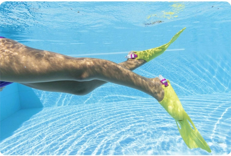 Sneller zwemmen met vinnen