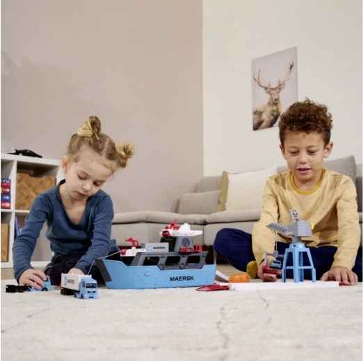 Official MAERSK license and MAN TGX vehicle