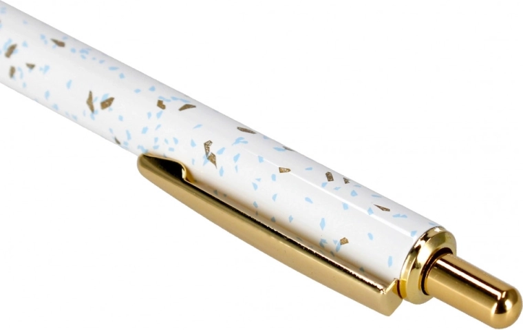 Retractable mechanism and metal clip