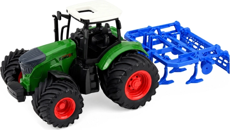Aankoppelbare cultivator voor realistisch werk op het veld