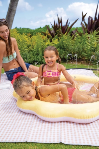 Integrated fountain for refreshing water play