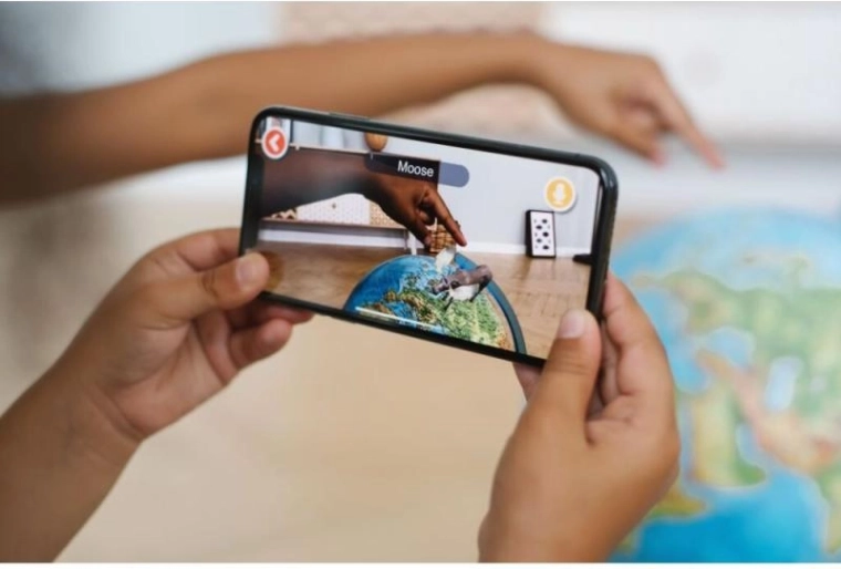 Augmented reality with the IQ GLOBE app