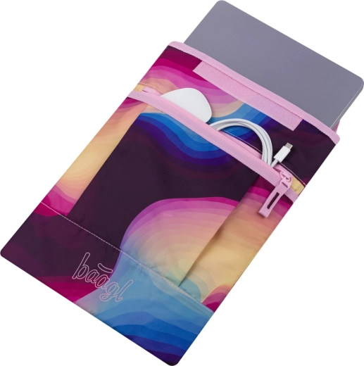 Practical front pocket for accessories