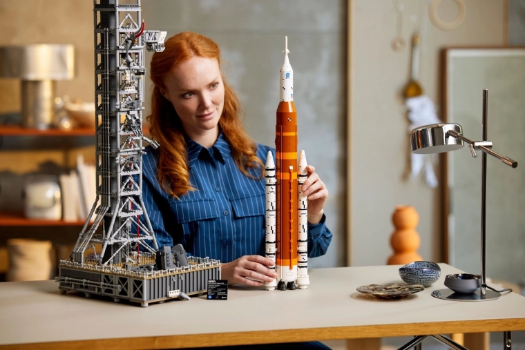 Meertrapsraket met afneembare boosters