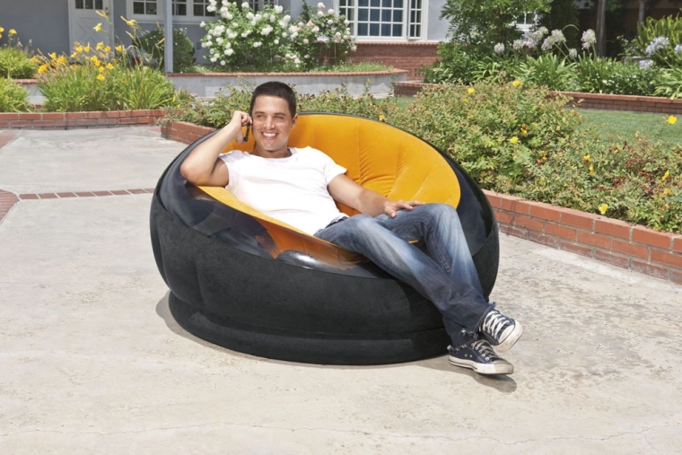 Inflatable lounge chair for relaxation