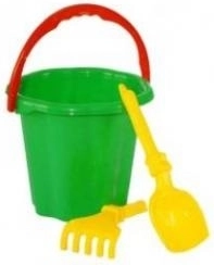 Set de sable avec seau, pelle et râteau