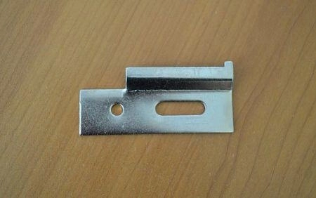 Crochet pour tige de réglage pour la suspension de meubles de cuisine