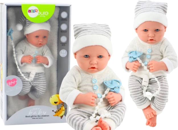 Levensechte babypop in wit-grijze outfit met muts en fopspeen