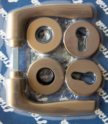 Quincaillerie de porte MONET sur rosace, pour cylindre, bronze anodisé