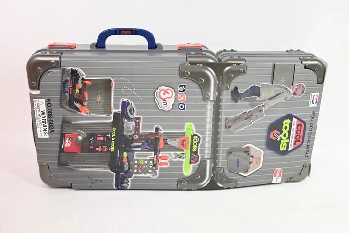 Ensemble d’outils dans des valises à roulettes