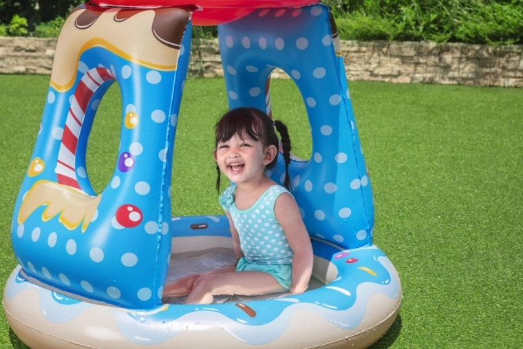 Première expérience avec l’eau en toute sécurité