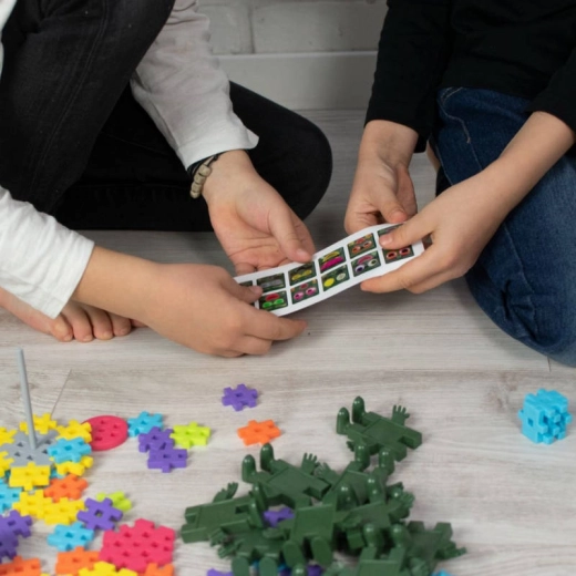 Compatible with MELI building sets