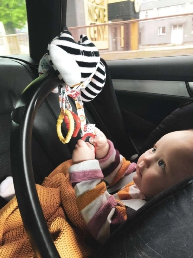 Fixation facile sur poussette et siège auto