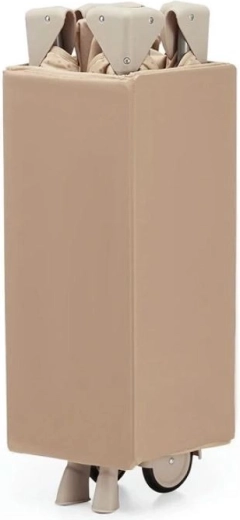 Easy moving thanks to wheels with brakes