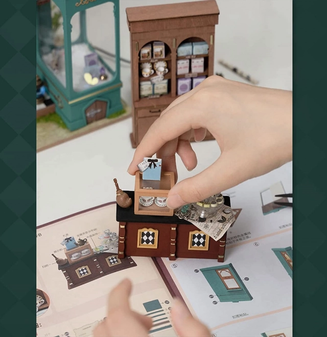 Robotime Rolife DIY Haus: Alices Teeladen mit LED Beleuchtung