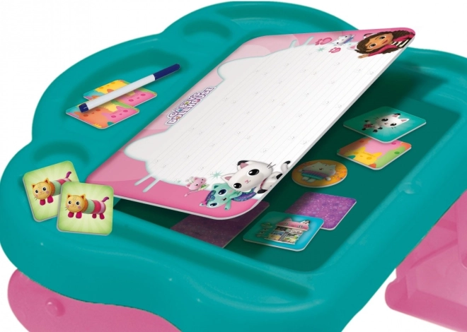 Practical and stable table for play and learning