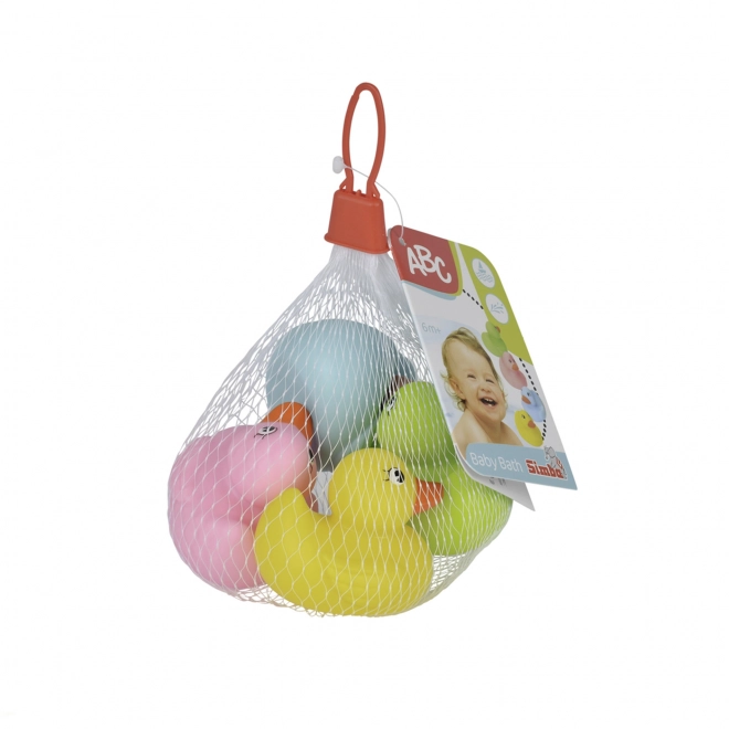 Eendjes voor in het water in een netje