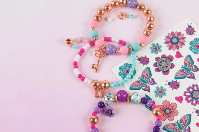 Armbanden en tatoeages, bloemen