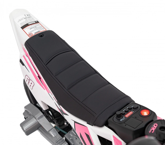 Elektrische roze kindermotor met audiopaneel en vrije startfunctie