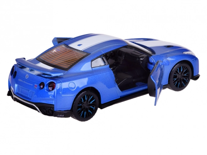 Auto Nissan GT-R met opengaande deuren