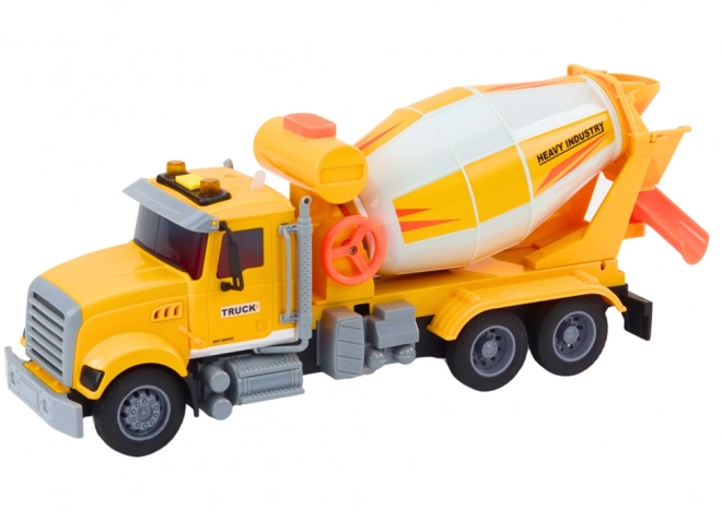 Gele vrachtwagen cementmixer met wrijvingsaandrijving, licht- en geluidseffecten