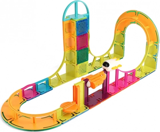 Fast track with loops and turns