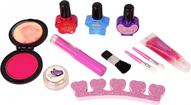 Komplettes Make-up und Maniküre in einem