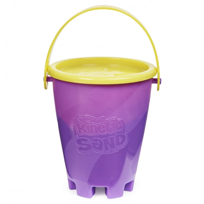 Kinetisch zand kleine emmer met vloeibaar zand