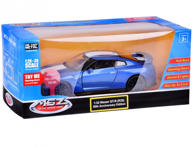Auto Nissan GT-R met opengaande deuren