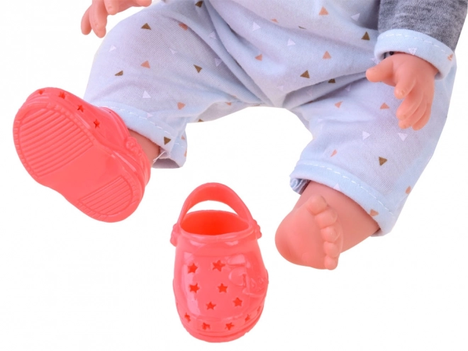 Interactieve pop baby drinkt plast en praat