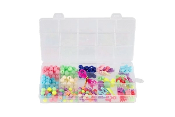 Gekleurde plastic kralen met draad in plastic doos 10x17x2cm