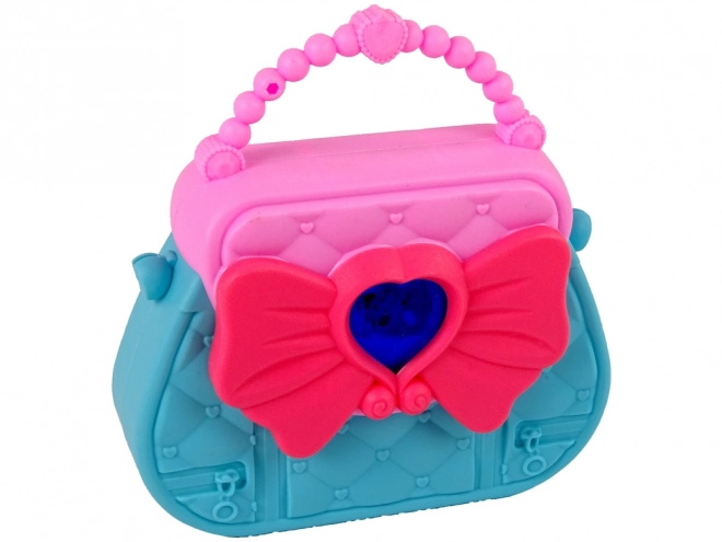 Leuke set schoonheid met blauwe sandalen en accessoires