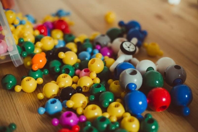 200-piece mix for unlimited creation