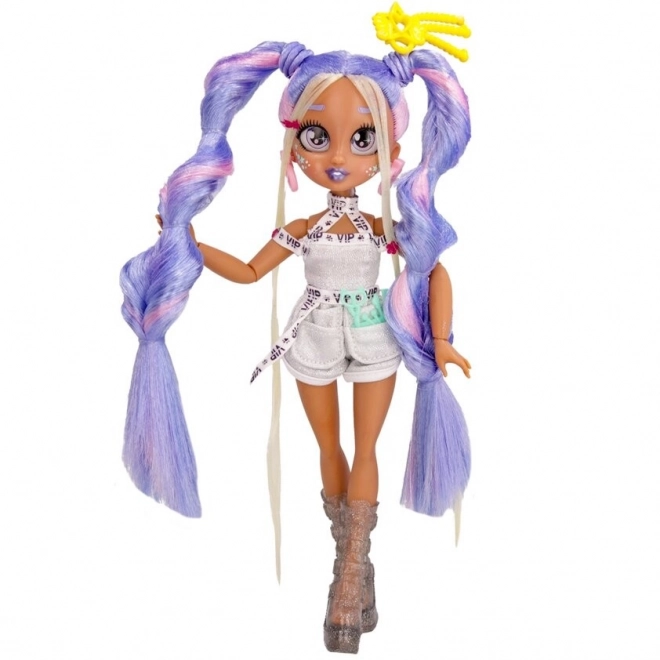 Includes hair accessories