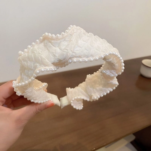 Delicate pearl elegance