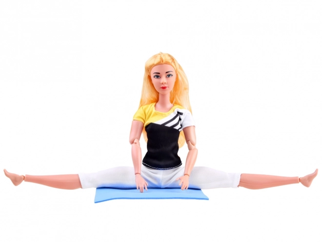 Poppen gymnast doet aan yoga en fitness