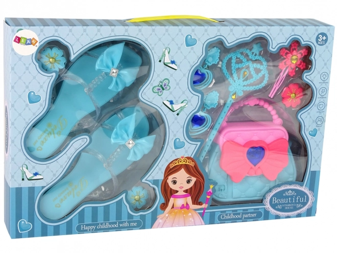 Leuke set schoonheid met blauwe sandalen en accessoires