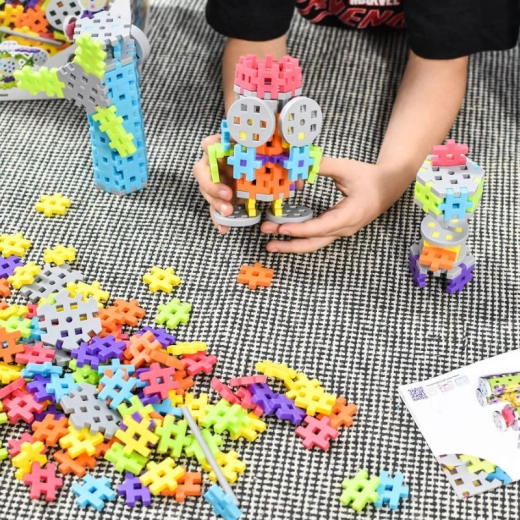 Favorise la motricité fine et la créativité