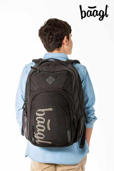 Baagl Set mit drei schwarzen Produkten: Rucksack, Federmäppchen und Beutel