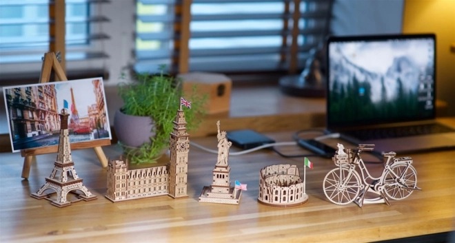 3D Wooden Model of the Statue of Liberty