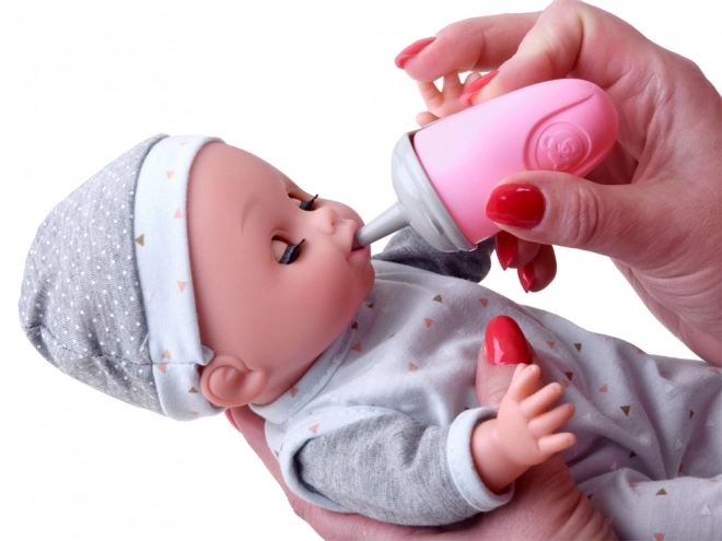 Interactieve pop baby drinkt plast en praat
