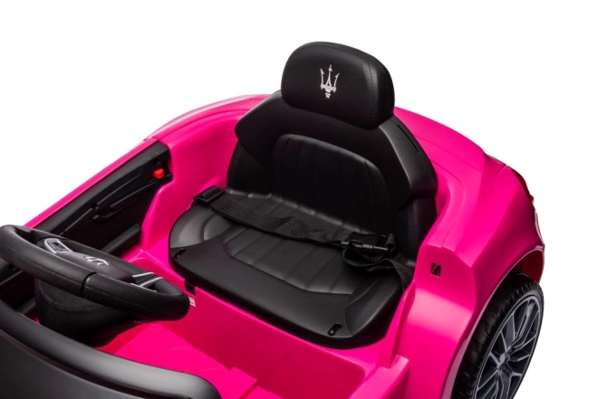 Accu auto Maserati Ghibli roze