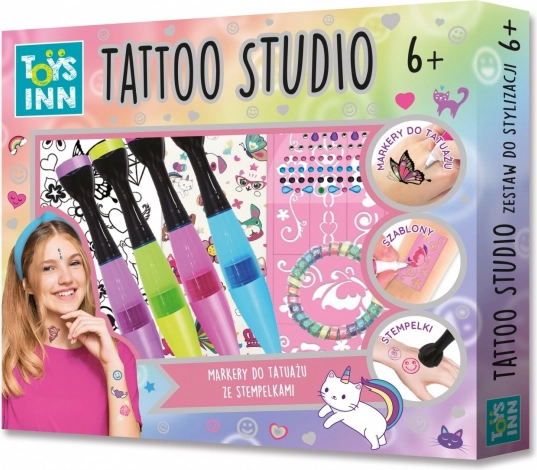 ensemble de feutres de tatouage avec tampons tattoo studio
