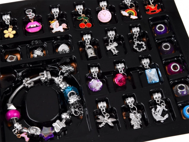 Set voor het maken van armbanden met bedels en kralen