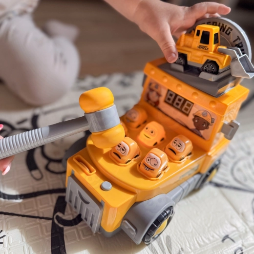 Action game with scoring and reactions